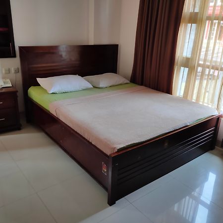 Oyo 3894 Karunia Muslim Syariah Hotel จาการ์ตา ภายนอก รูปภาพ