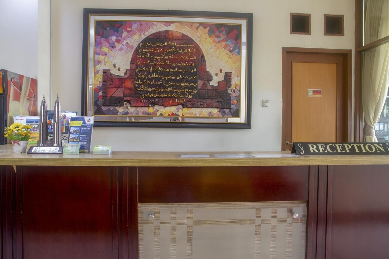 Oyo 3894 Karunia Muslim Syariah Hotel จาการ์ตา ภายนอก รูปภาพ