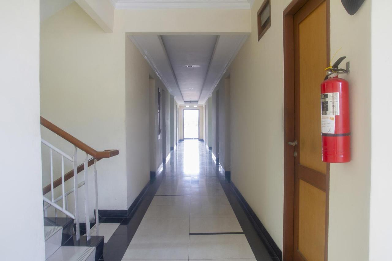 Oyo 3894 Karunia Muslim Syariah Hotel จาการ์ตา ภายนอก รูปภาพ