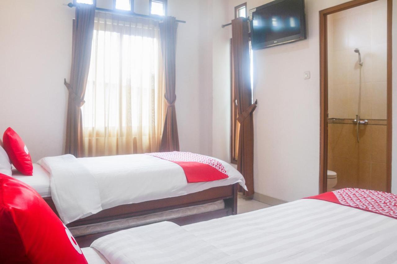 Oyo 3894 Karunia Muslim Syariah Hotel จาการ์ตา ภายนอก รูปภาพ