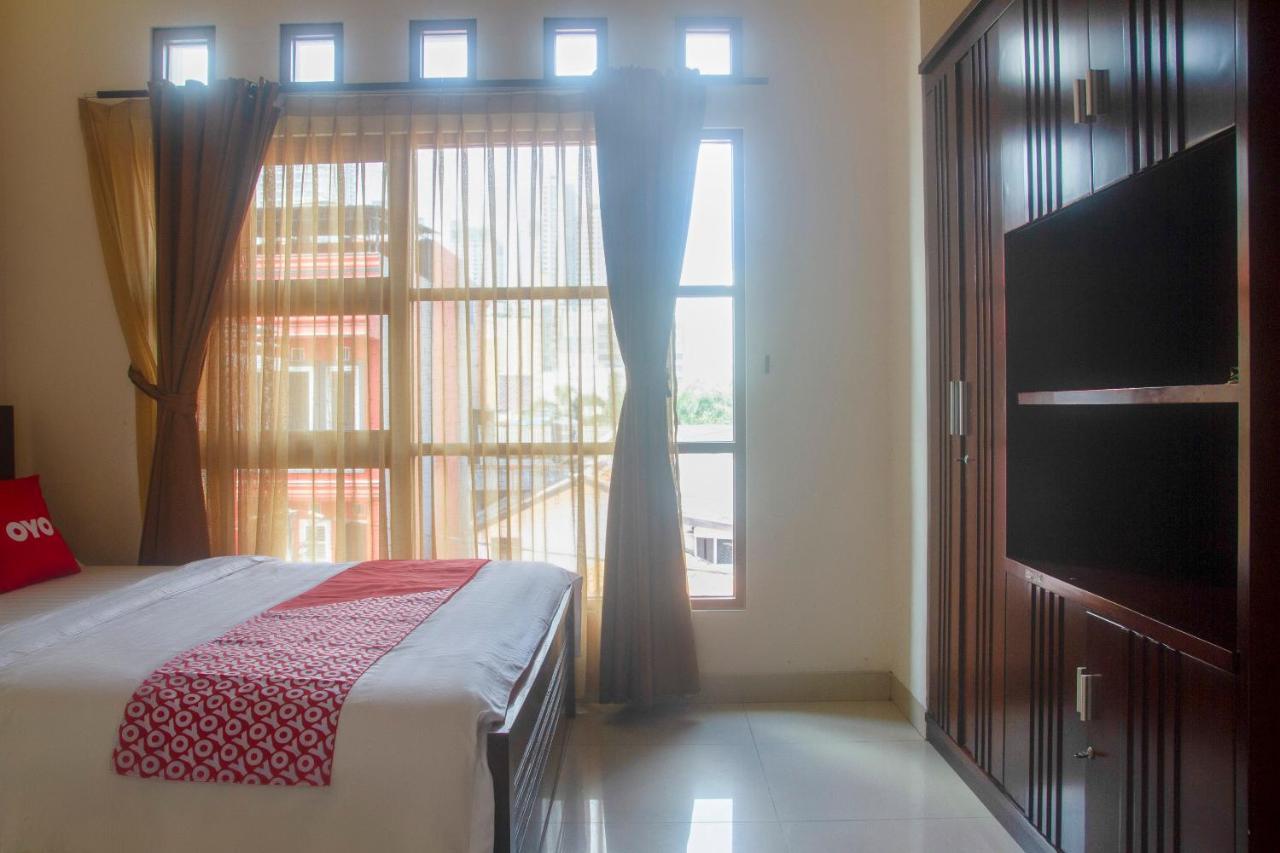 Oyo 3894 Karunia Muslim Syariah Hotel จาการ์ตา ภายนอก รูปภาพ