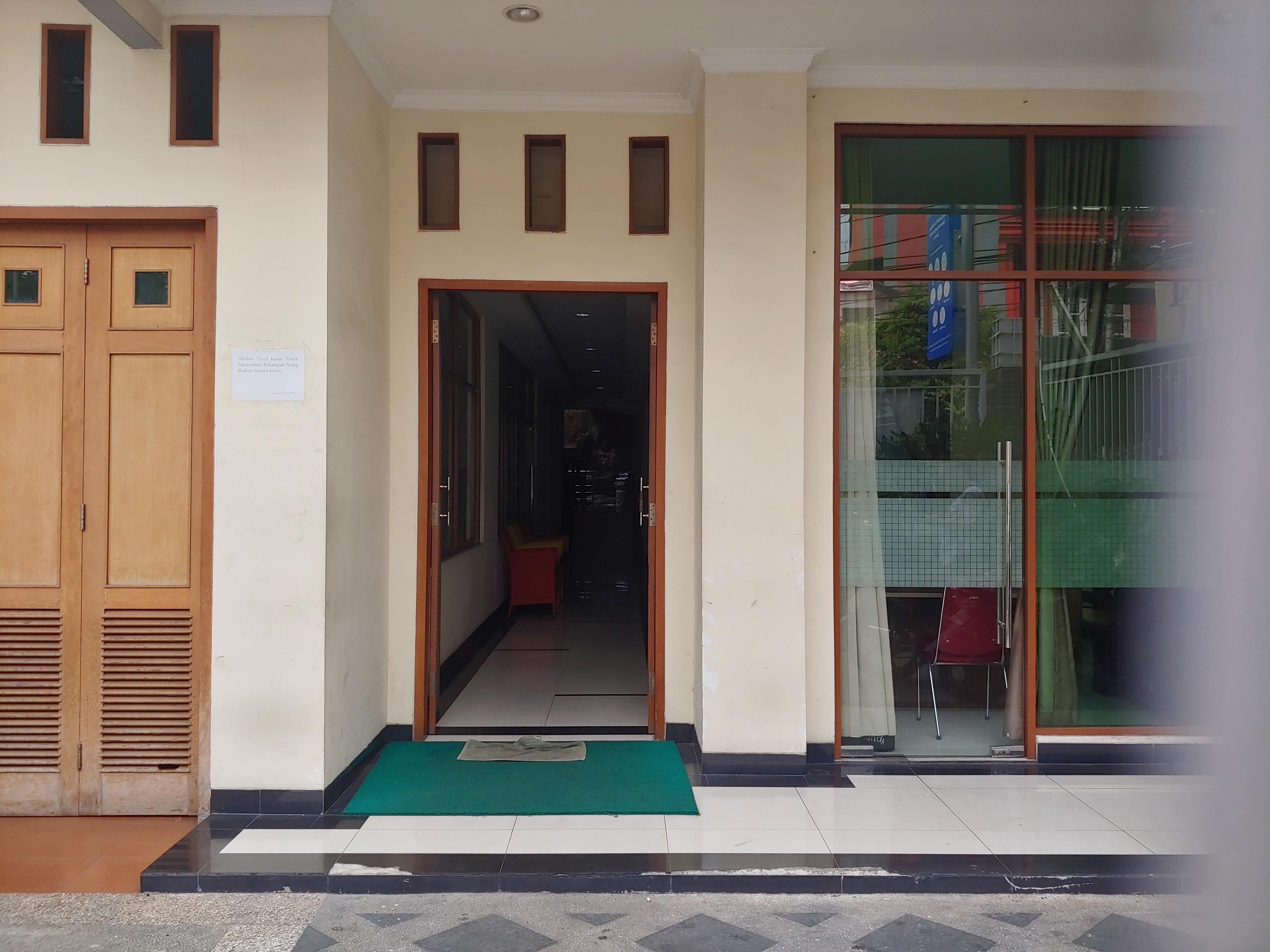 Oyo 3894 Karunia Muslim Syariah Hotel จาการ์ตา ภายนอก รูปภาพ